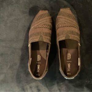 Tom’s womens black shoe